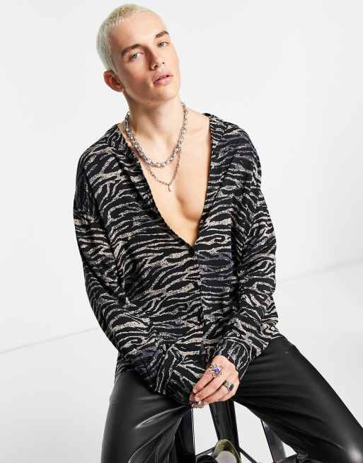 ADPT - Oversized sort skjorte med reverskrave og tigerprint 