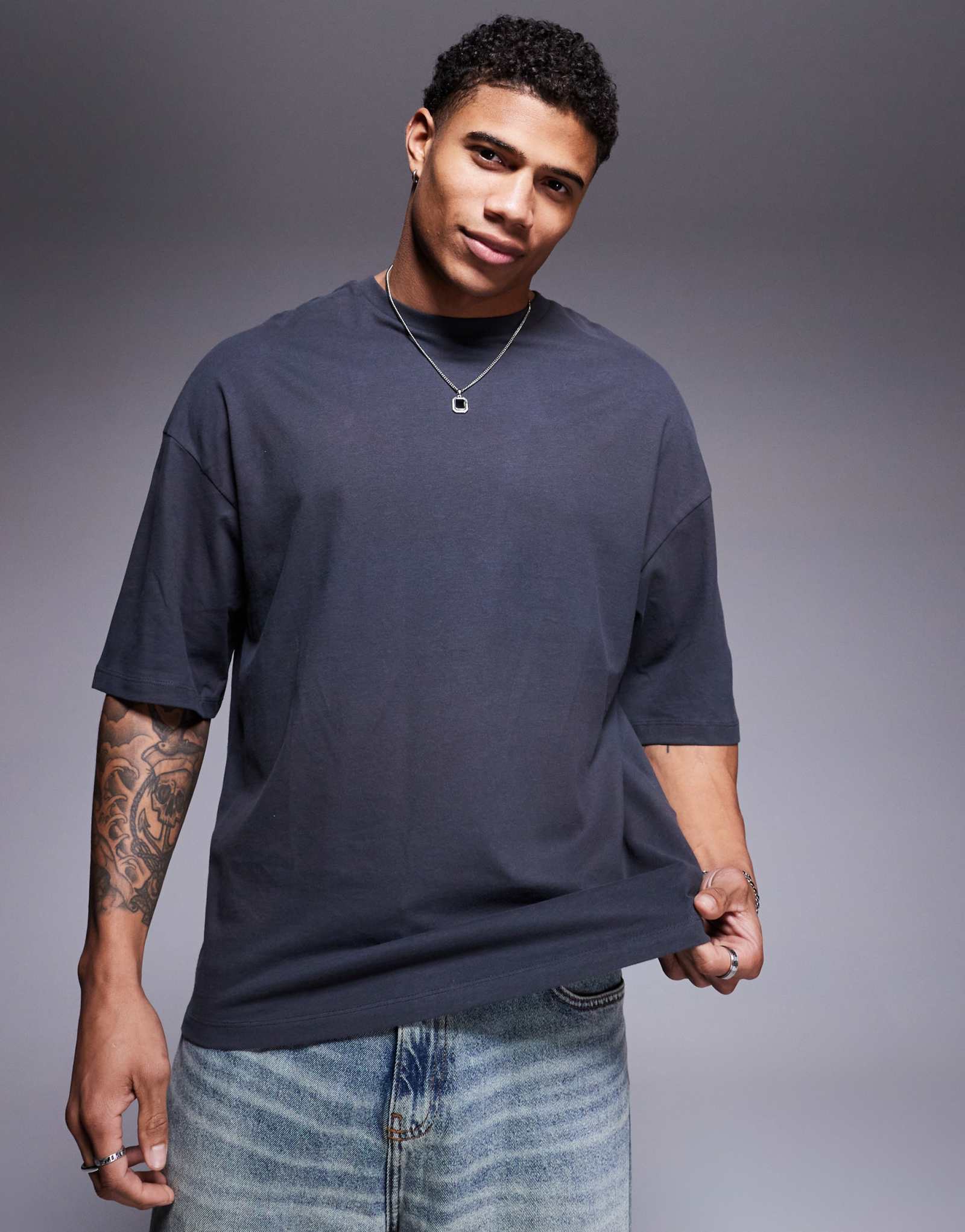 Футболка ADPT оверсайз темно-серого цвета