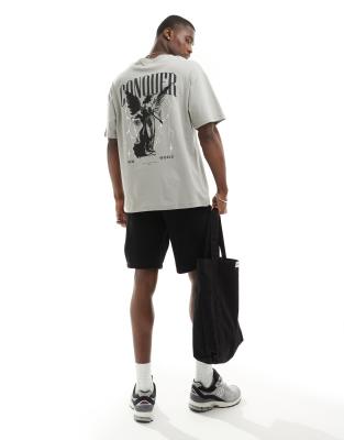 ADPT - Oversized T-shirt met 'Conquer' print op de achterkant in grijs