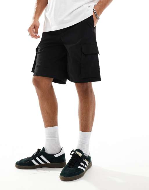 ADPT - Sorte cargoshorts i tech-stof