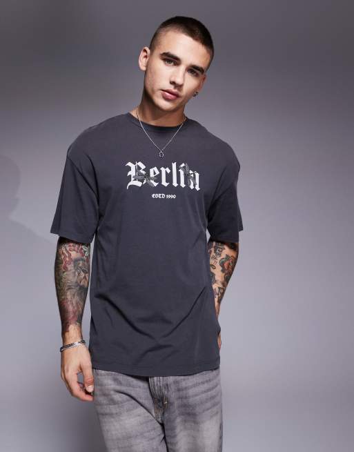 ADPT - T-shirt oversize color grigio slavato con stampa “Berlin” 