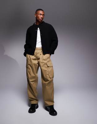 tapered balloon fit cargo pants in tan-Brown