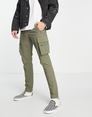 ADPT TECHNICAL CARGO PANTS IN KHAKI-GREEN