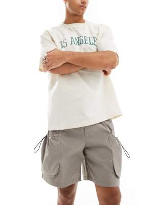 technical cargo short in beige-Neutral