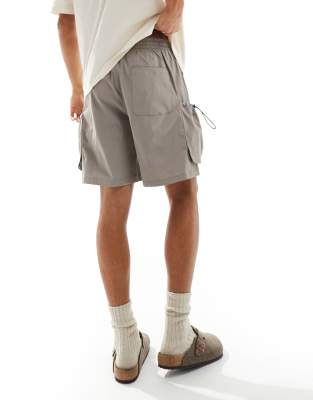 ADPT technical cargo short in beige
