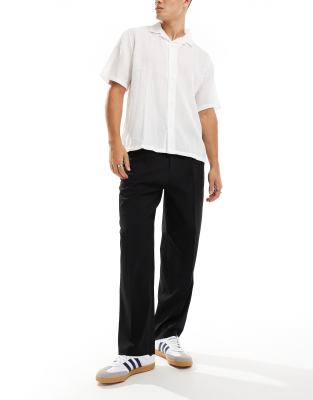 wide fit pants in black with front pleat