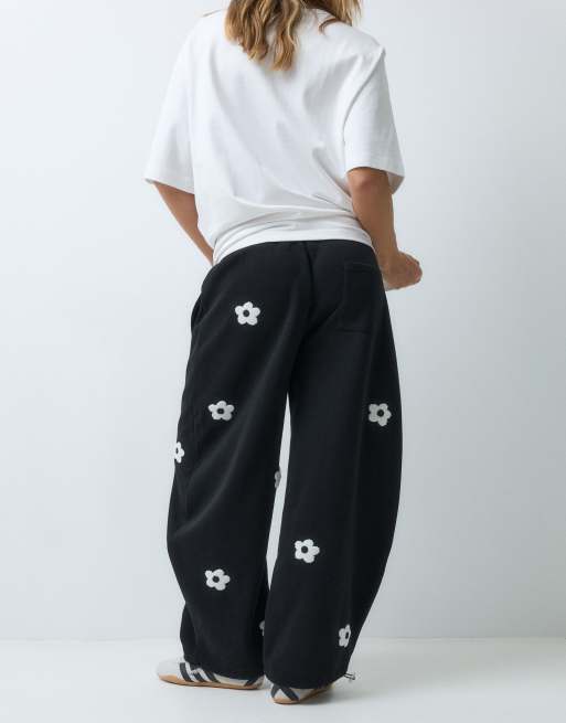 Aelfric Eden floral emboirdery barrel sweatpants in black, 3 of 5