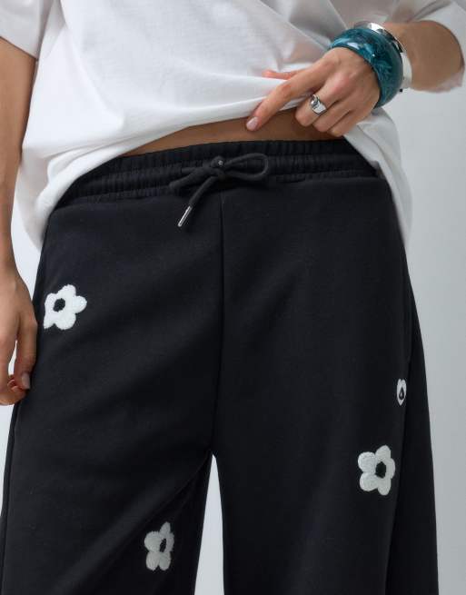 Aelfric Eden floral emboirdery barrel sweatpants in black, 4 of 5
