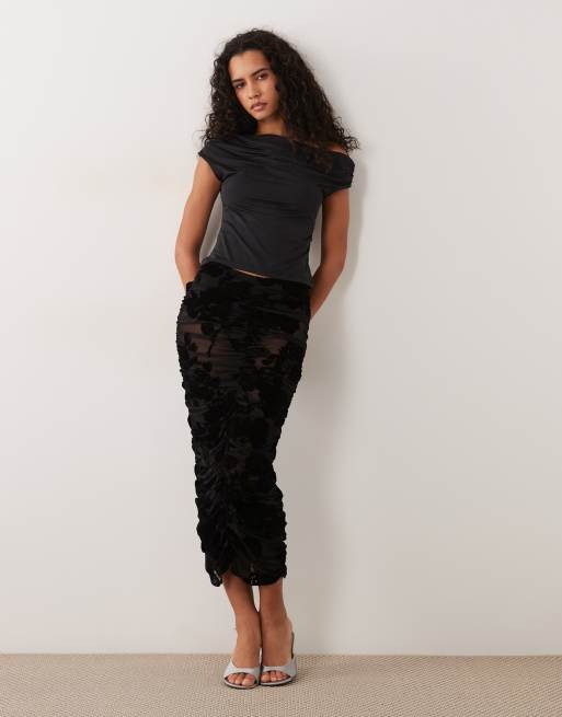 AFRM Maxirock aus Flock-Mesh mit mittlerer Leibhöhe, elastischem Bund und Raffung in Schwarz mit Blumenmuster, 5 von 5
