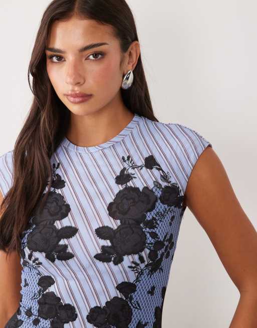 AFRM Mylo robe longue en tulle à col rond et manches courtes à imprimé rose bleue, 4 de 4