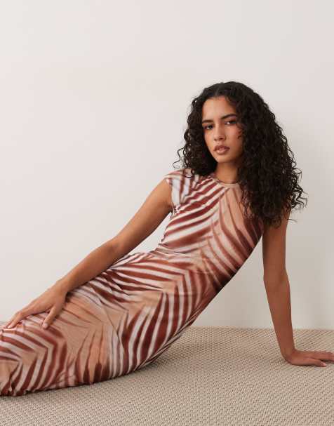 AFRM - Mylo - Robe longue en tulle à imprimé palmier avec col rond et mancherons - Marron - view 1