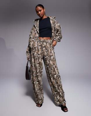 AFRM - Ryan - Trainingshose aus Baumwolle in Sand mit Schlangenmuster und abgerundetem Beinschnitt, Kombiteil-Neutral