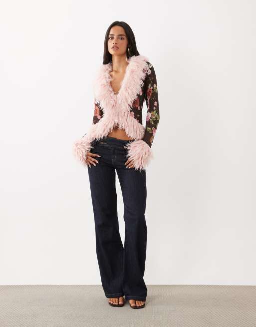 AFRM Simone Mesh-Top mit faux-fur-Besatz, langärmelig, in Braun mit Blumenmuster, 2 von 4
