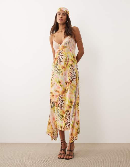 AFRM - Vestito lungo rosa con stampa di conchiglie e dettagli in pizzo con foulard abbinato