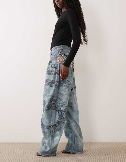AFRM Walker broek met printdetail, hoge taille, barrel model in middenblauwe wassing, 3 van 5