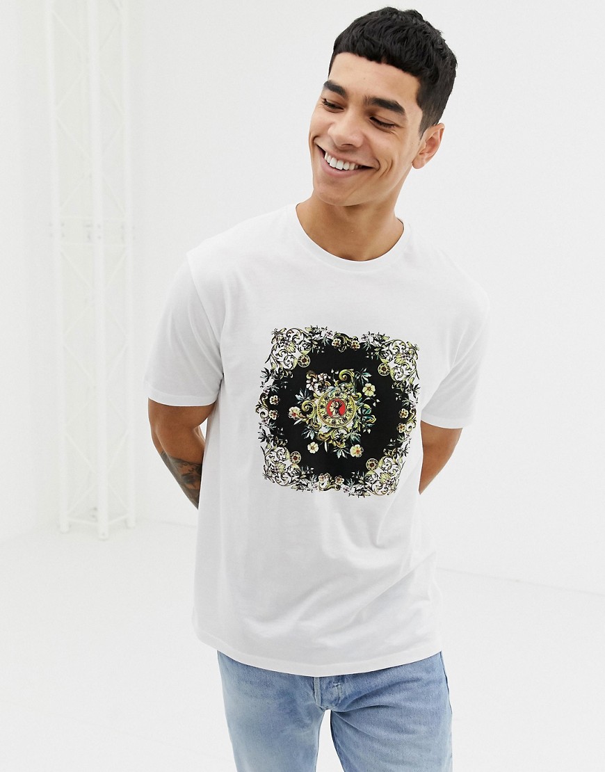 Afslappet t-shirt med blomstret emblem fra ASOS DESIGN-Hvid