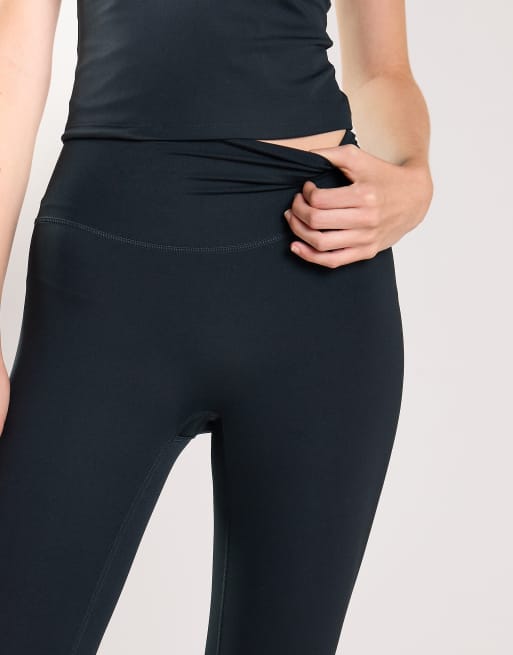 Agon High waist capri leggings in black, 3 of 4
