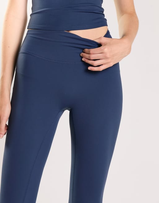 Agon High waist cropped leggings in navy, 3 of 4