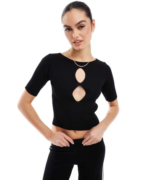 Agon Key hole crop top in black - view 1