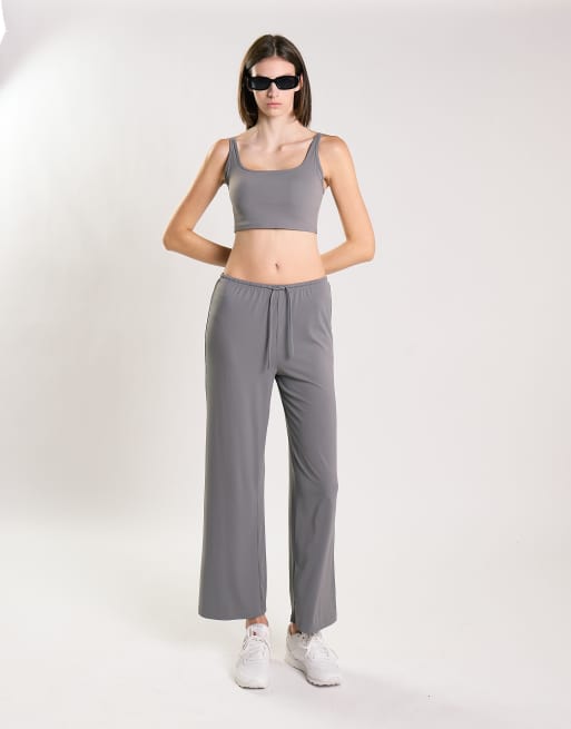 Agon Scoop neck crop tank top in dark grey, 4 of 4
