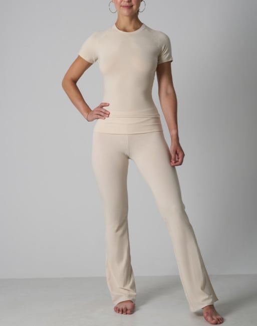 Agon Short sleeve top & flare legging lounge set in cream, 2 of 3