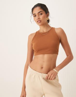 Agon Tank crop top in nut brown