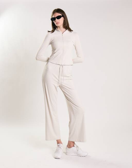 Agon Zip-up active jacket in cream, 4 of 4