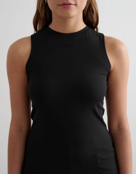Aim'n Black essence singlet in black - view 1