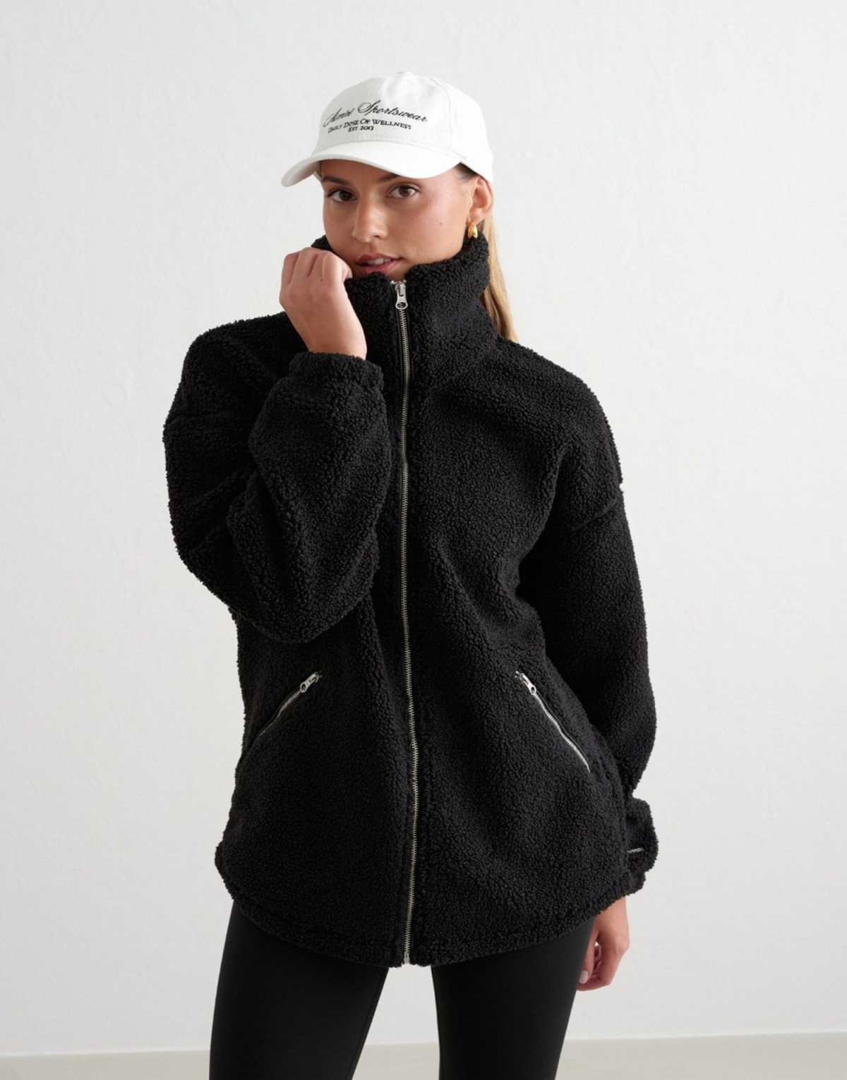 Aim'n Black pile jacket in black