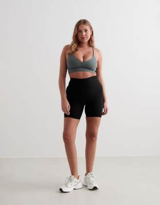 Aim'n Black sense midi shorts in black
