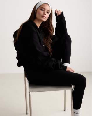 Aim'n - Black Sportif - Kapuzenpullover in Schwarz mit kurzem Reißverschluss