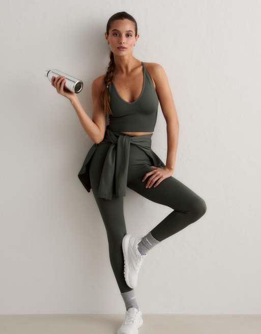 Aim'n - Brassière modellante senza cuciture color edera incrociata sul retro, 3 di 4