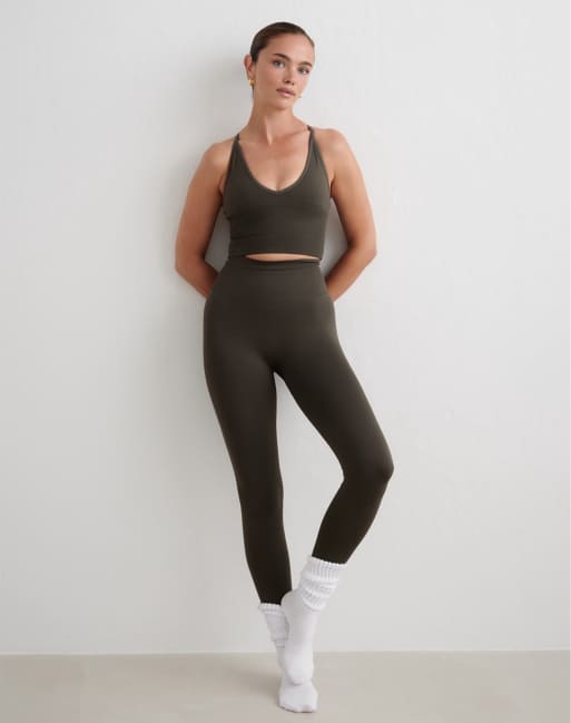 Aim'n - Brassière modellante senza cuciture color edera scuro incrociata sul retro, 3 di 4