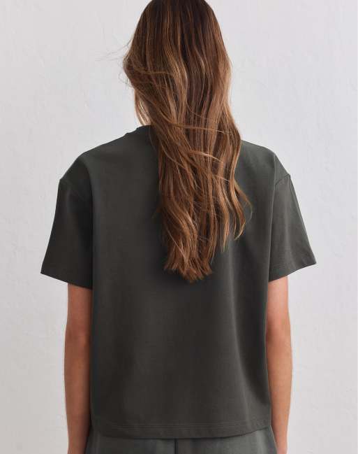Aim'n camiseta boxy estilo universitario en dark ivy, 2 de 4