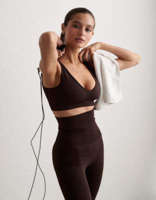 Aim'n - Chocolate - Formender, nahtloser BH in Schokobraun mit tiefem Ausschnitt-Brown