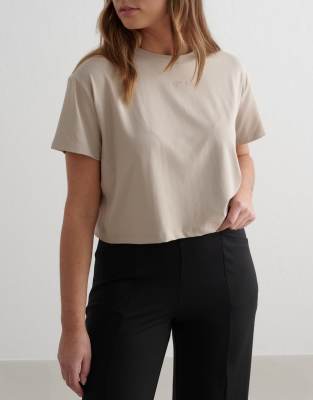 Aim'n - Dark Clay Essence - Locker geschnittenes T-Shirt in dunklem Lehmbeige-Neutral