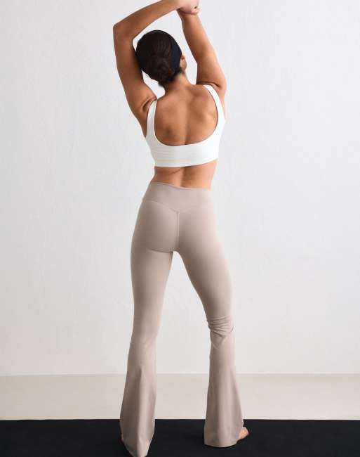Aim'n Dark clay sense mid waist flare tights in beige, 2 of 4