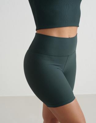 Aim'n Deep emerald ribbed performance midi shorts in green