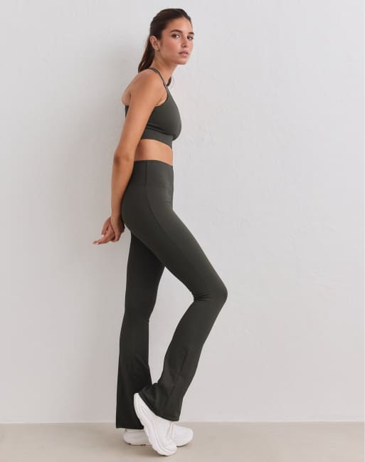 Aim'n dunkelgrüne gerippte nahtlose Flare-Tights in Dunkelgrün, 3 von 4
