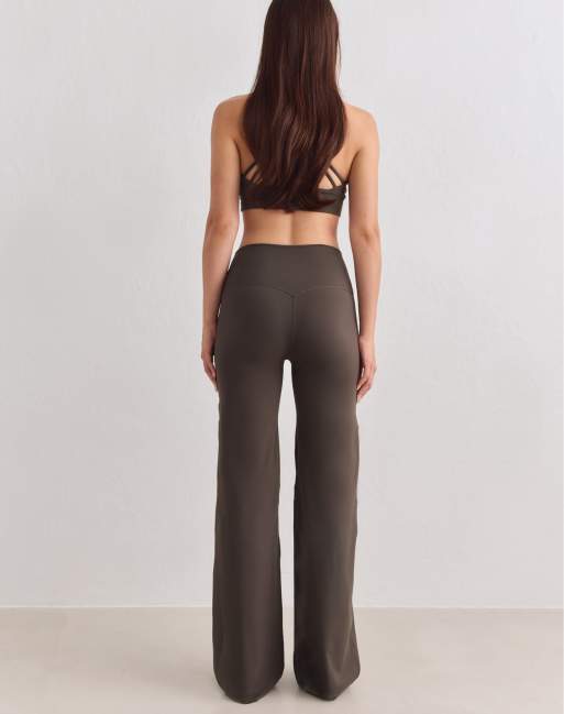 Aim'n dunkelgrüne Sense Leggings mit geradem Bein in Dunkelgrün, 3 von 4