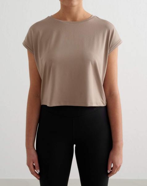 Aim'n - Espresso - Zachte basic top met omgeslagen mouwen in beige - view 1