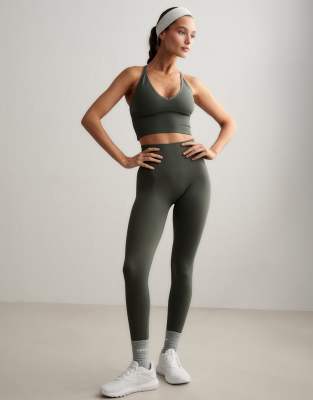 Aim'n - Formende, nahtlose Leggings in Efeugrün