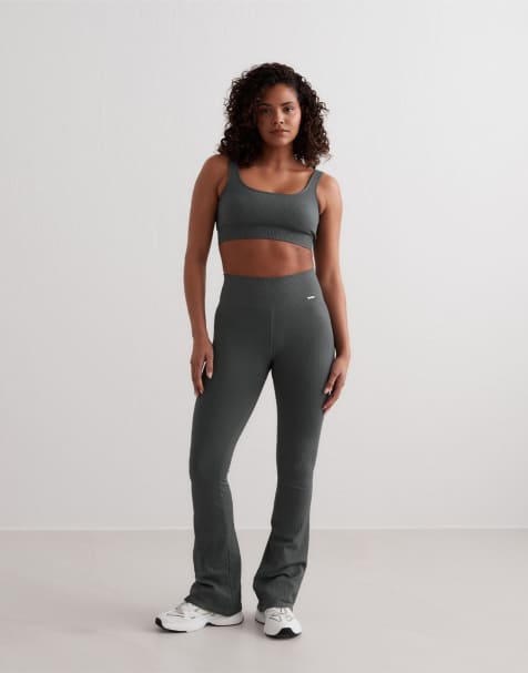 Aim'n - Geribbelde naadloze flare-legging in saliegroen - view 1