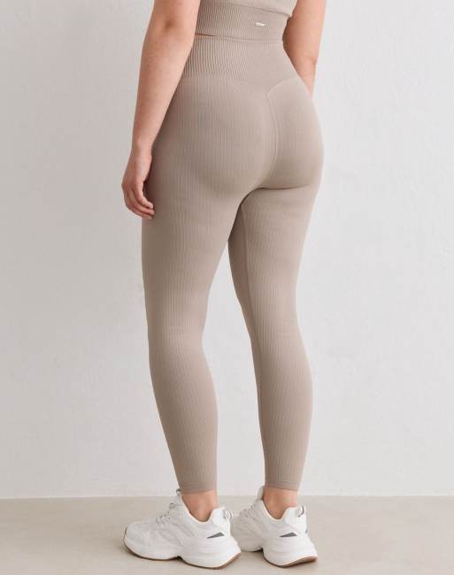 Aim'n - Geribbelde naadloze panty in donkere kleikleur, 2 van 4