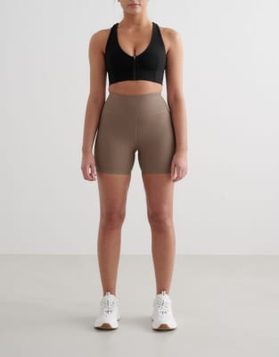 Aim'n - Gerippte Performance-Midi-Shorts in Nougatbraun