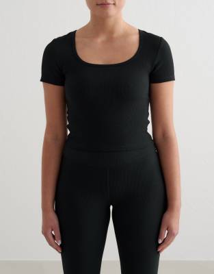 Aim'n - Geripptes Performance-T-Shirt in Schwarz