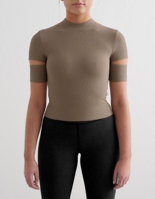 Aim'n - Geripptes Sport-Oberteil mit Cut-Out-Ausschnitt in Nougatbraun