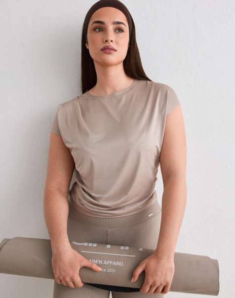 aim'n – Luminous – Drapiertes T-Shirt in dunklem Lehmbeige - view 1