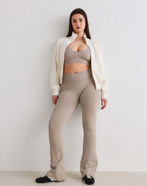 Aim'n Petite – Gerippte, nahtlose und ausgestellte Leggings in dunklem Lehmbeige - view 1
