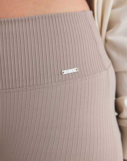 Aim'n Petite – Gerippte, nahtlose und ausgestellte Leggings in dunklem Lehmbeige, 4 von 4